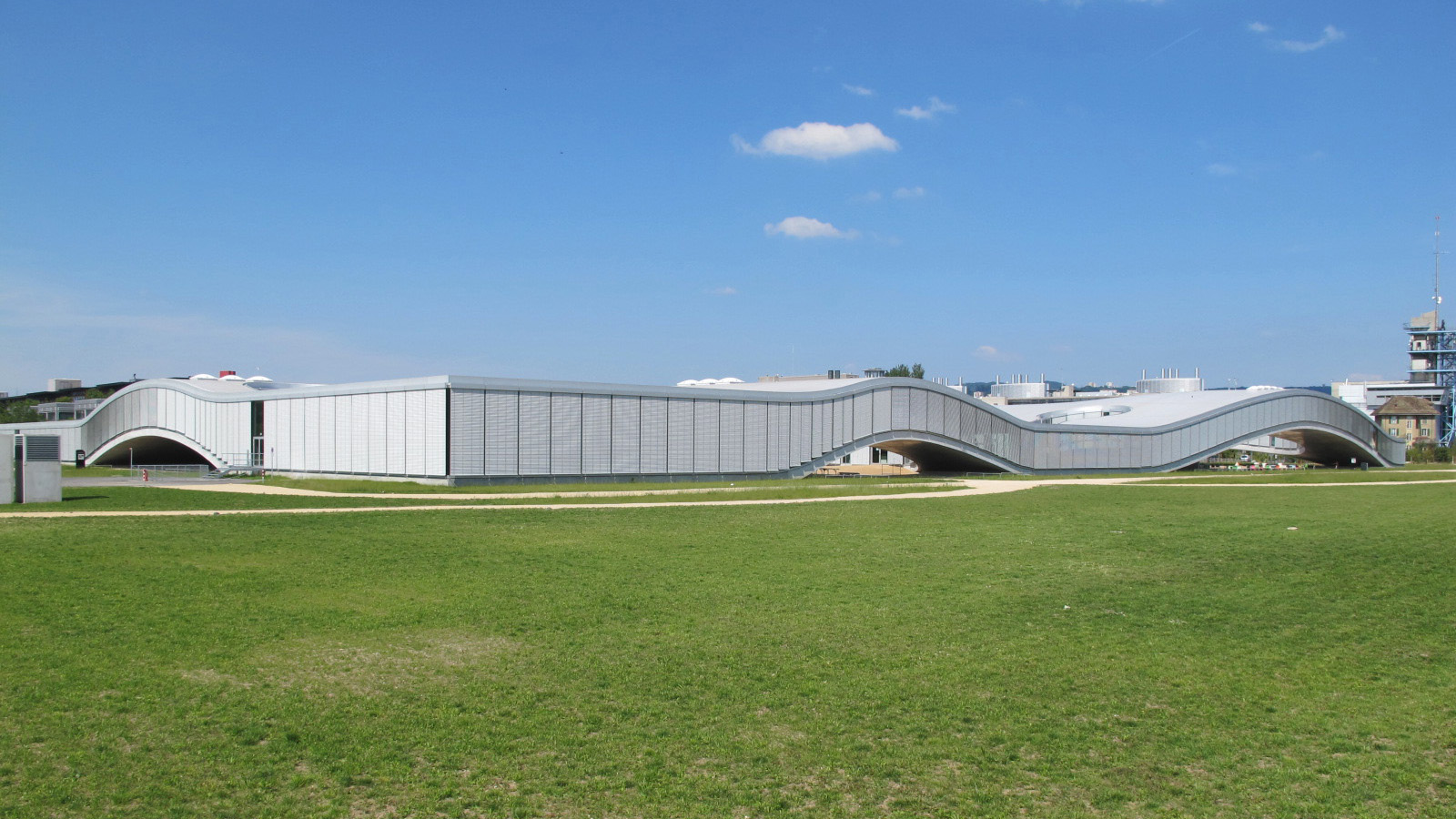rolex-learning-center-epfl-ingphi-realisation-vue-laterale